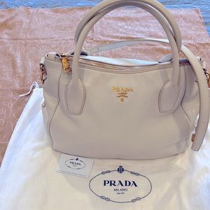 Beautiful Prada VIT.DAINO shoulder bag,         can be worn two ways